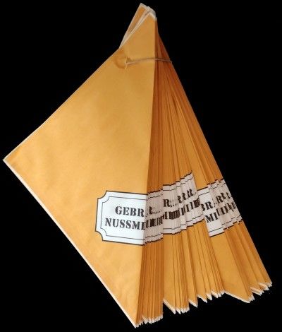 Papierspitztüte 19 cm für 125 g Gebrannte Nussmischung Hellbraun